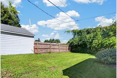 2039  Wustum Ave, Racine, WI 53404 - Photo 24