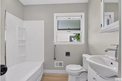 2039  Wustum Ave, Racine, WI 53404 - Photo 12