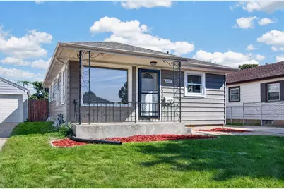 2039  Wustum Ave, Racine, WI 53404 - Photo 2