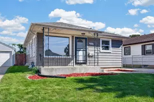 2039 Wustum Ave, Racine, WI 53404 - Photo 2
