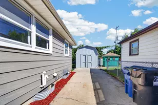 2039 Wustum Ave, Racine, WI 53404 - Photo 20
