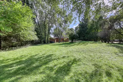 N35W28744  Old North Shore Dr, Delafield, WI 53072 - Photo 4