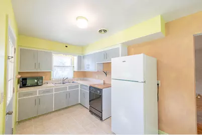 2019  Kentucky St, Racine, WI 53405 - Photo 4