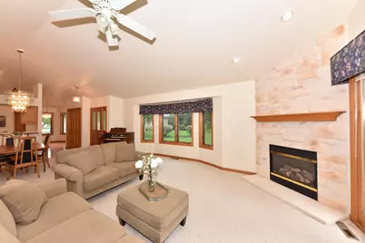 N21W24347  Deer Park Ct #A, Pewaukee, WI 53072 - Photo 8