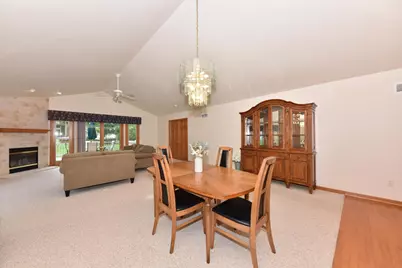 N21W24347  Deer Park Ct #A, Pewaukee, WI 53072 - Photo 4