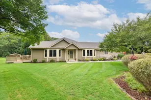 N21W24347 Deer Park Ct, Pewaukee, WI 53072 - Photo 2
