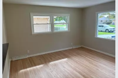 4428 S 63rd St, Greenfield, WI 53220 - Photo 14