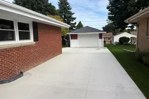 4428 S 63rd St, Greenfield, WI 53220 - Photo 2