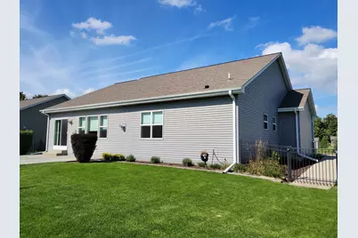 909  Meadowgate Dr, Racine, WI 53185 - Photo 28