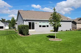 909 Meadowgate Dr, Racine, WI 53185 - Photo 26