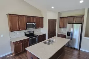 909 Meadowgate Dr, Racine, WI 53185 - Photo 6
