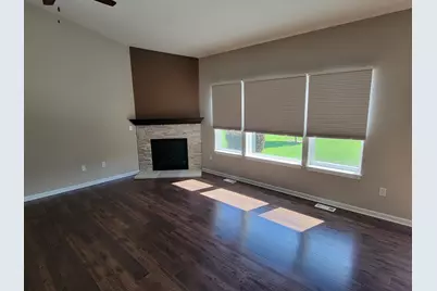 909  Meadowgate Dr, Racine, WI 53185 - Photo 10