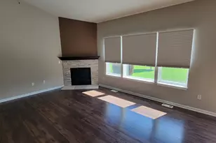 909 Meadowgate Dr, Racine, WI 53185 - Photo 10