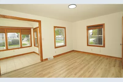 1955 S 91st St, West Allis, WI 53227 - Photo 16