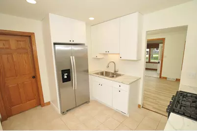 1955 S 91st St, West Allis, WI 53227 - Photo 12