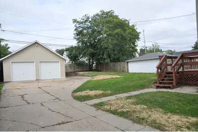 1955 S 91st St, West Allis, WI 53227 - Photo 8