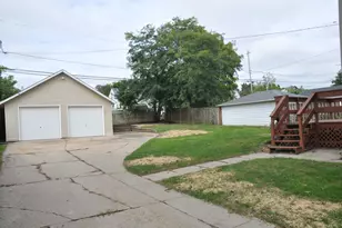 1955 S 91st St, West Allis, WI 53227 - Photo 8