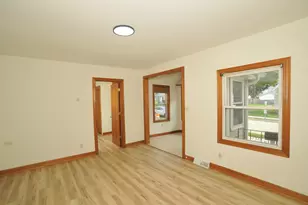 1955 S 91st St, West Allis, WI 53227 - Photo 18