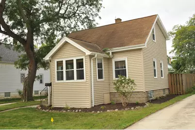1955 S 91st St, West Allis, WI 53227 - Photo 2