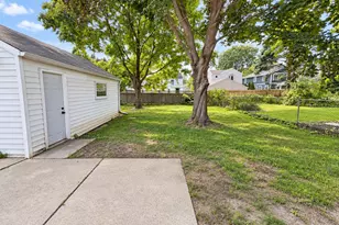 4937 N Hollywood Ave, Whitefish Bay, WI 53217 - Photo 32
