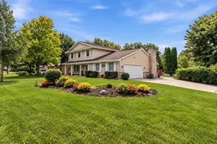 9301 S Sherwood Dr, Franklin, WI 53132 - Photo 4