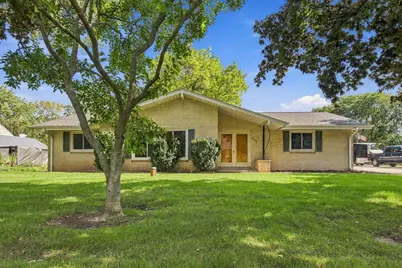 3920  Fiebrantz Dr, Brookfield, WI 53005 - Photo 2