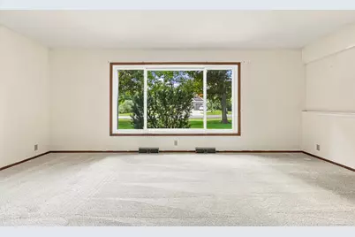 3920  Fiebrantz Dr, Brookfield, WI 53005 - Photo 8