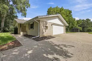 3920 Fiebrantz Dr, Brookfield, WI 53005 - Photo 4