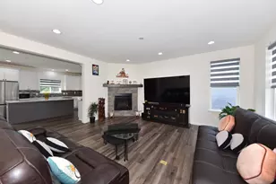 W228N7937 Timberland Dr, Sussex, WI 53089 - Photo 6