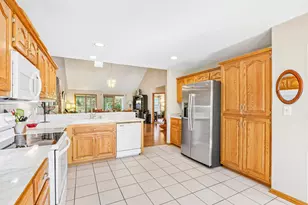 2500 E Circle Dr, Racine, WI 53405 - Photo 12