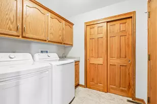 2500 E Circle Dr, Racine, WI 53405 - Photo 26