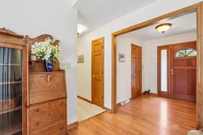 435  Nickelby Ct, Delafield, WI 53018 - Photo 8