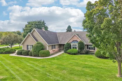 435  Nickelby Ct, Delafield, WI 53018 - Photo 2