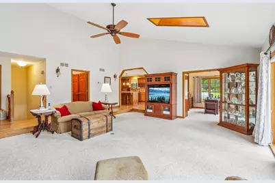435  Nickelby Ct, Delafield, WI 53018 - Photo 16