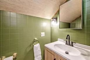 2221 S 79th St, West Allis, WI 53219 - Photo 16
