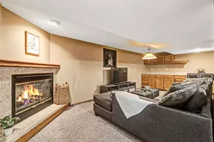 2221 S 79th St, West Allis, WI 53219 - Photo 22