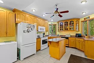 2141 S 105th St, West Allis, WI 53227 - Photo 8