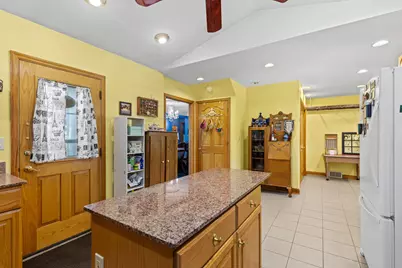 2141 S 105th St, West Allis, WI 53227 - Photo 10