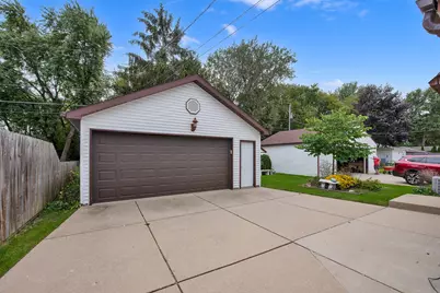 2923 E Cudahy Ave, Saint Francis, WI 53235 - Photo 16