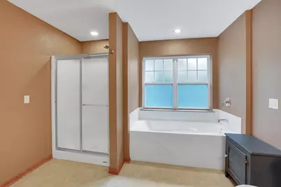 586  Grandview Ct #B, Pewaukee, WI 53072 - Photo 18