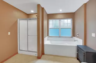586 Grandview Ct, Pewaukee, WI 53072 - Photo 18