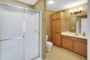 586 Grandview Ct, Pewaukee, WI 53072 - Photo 20