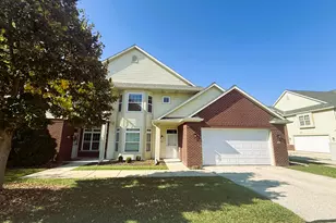 586 Grandview Ct, Pewaukee, WI 53072 - Photo 1