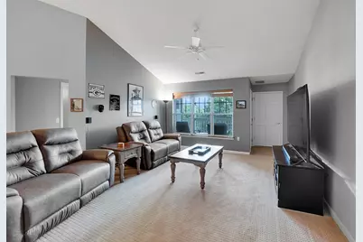 586  Grandview Ct #B, Pewaukee, WI 53072 - Photo 12