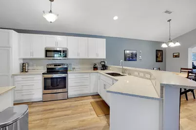 586  Grandview Ct #B, Pewaukee, WI 53072 - Photo 8
