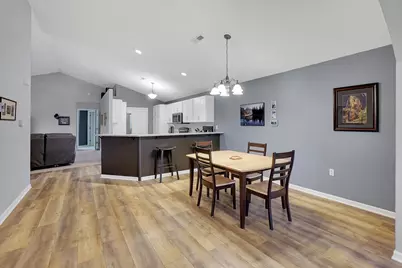 586  Grandview Ct #B, Pewaukee, WI 53072 - Photo 6