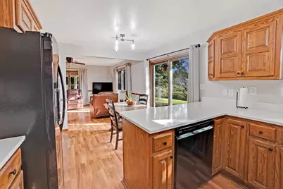 161  Caldwell St, Pewaukee, WI 53072 - Photo 14