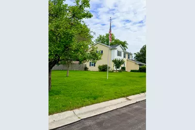 N104W16800  Thornapple Row, Germantown, WI 53022 - Photo 1