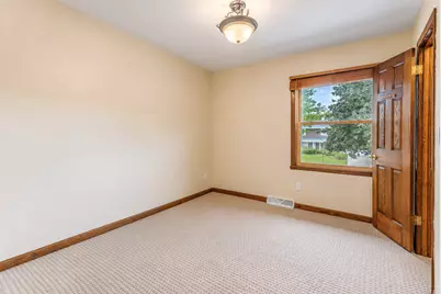 6634  Riverdale Ln, Greendale, WI 53129 - Photo 8