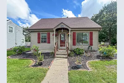 W164N8586  Hiawatha Ave, Menomonee Falls, WI 53051 - Photo 2